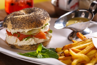 My Pop Cie Burgers, ou l’Amérique vue sur Seine, bagel, saumon, frites