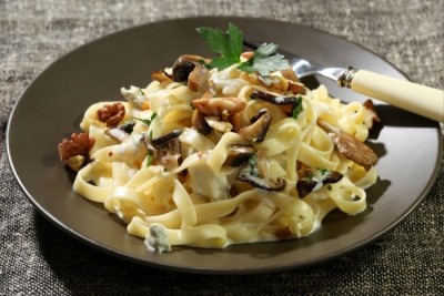 recette-e12988-tagliatelle-au-gorgonzola-champignons-poeles-et-noix