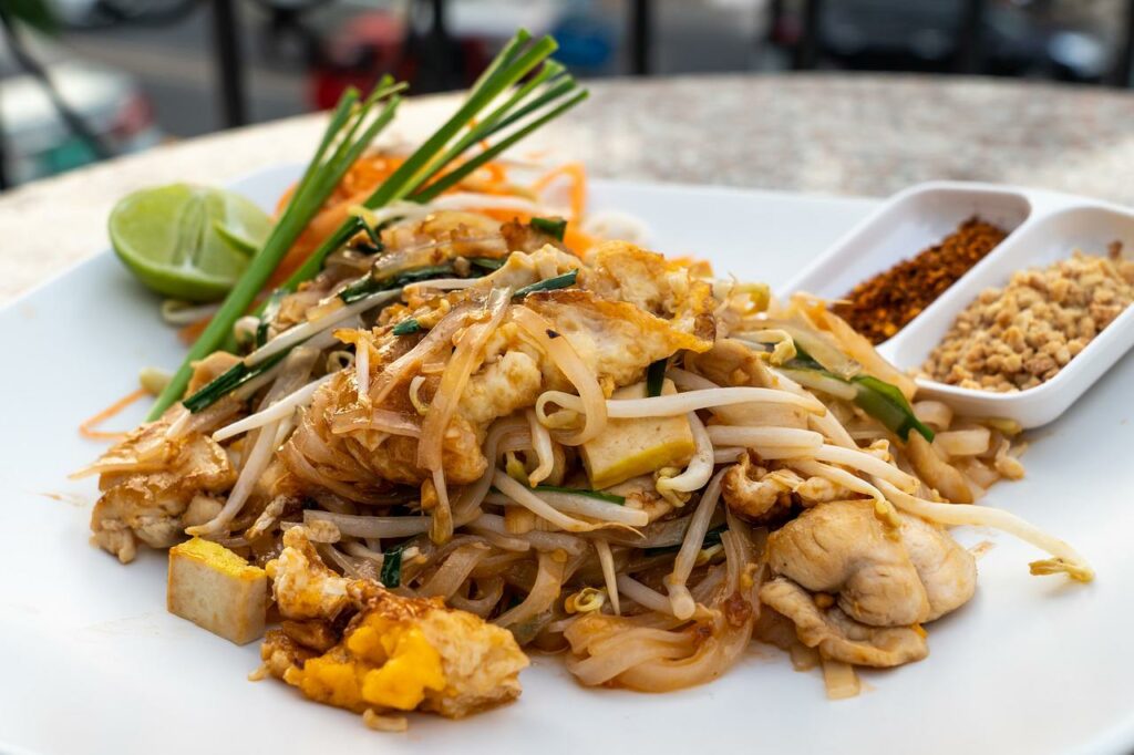 pad thaï poulet spécialité thaïlandaise